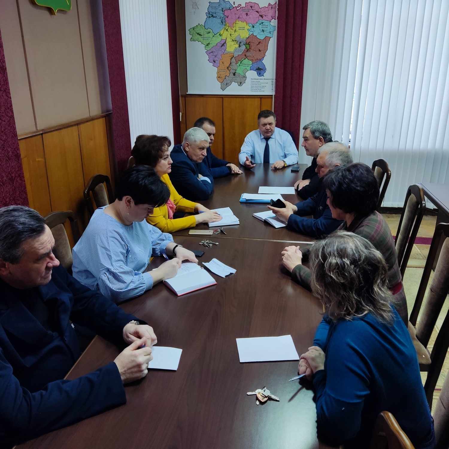 Глава администрации Мокшанского района Н.Н.Тихомиров провёл рабочее  совещание по приему и размещению беженцев из ДНР и ЛНР на территории Мокшанского района. 