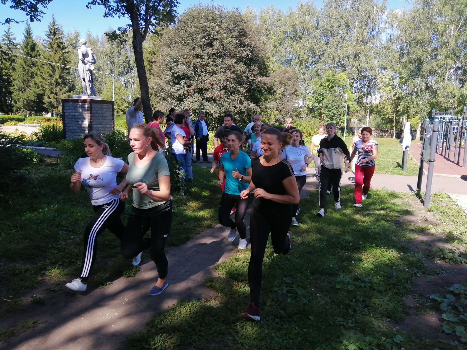 21 августа на стадионе МБОУСОШ № 2 р.п. Мокшан прошло очередное мероприятие по пропаганде комплекса «Готов к труду и обороне» (ГТО). 21 августа на стадионе МБОУСОШ № 2 р.п. Мокшан прошло очередное мероприятие по пропаганде комплекса «Готов к труду и обороне» (ГТО).