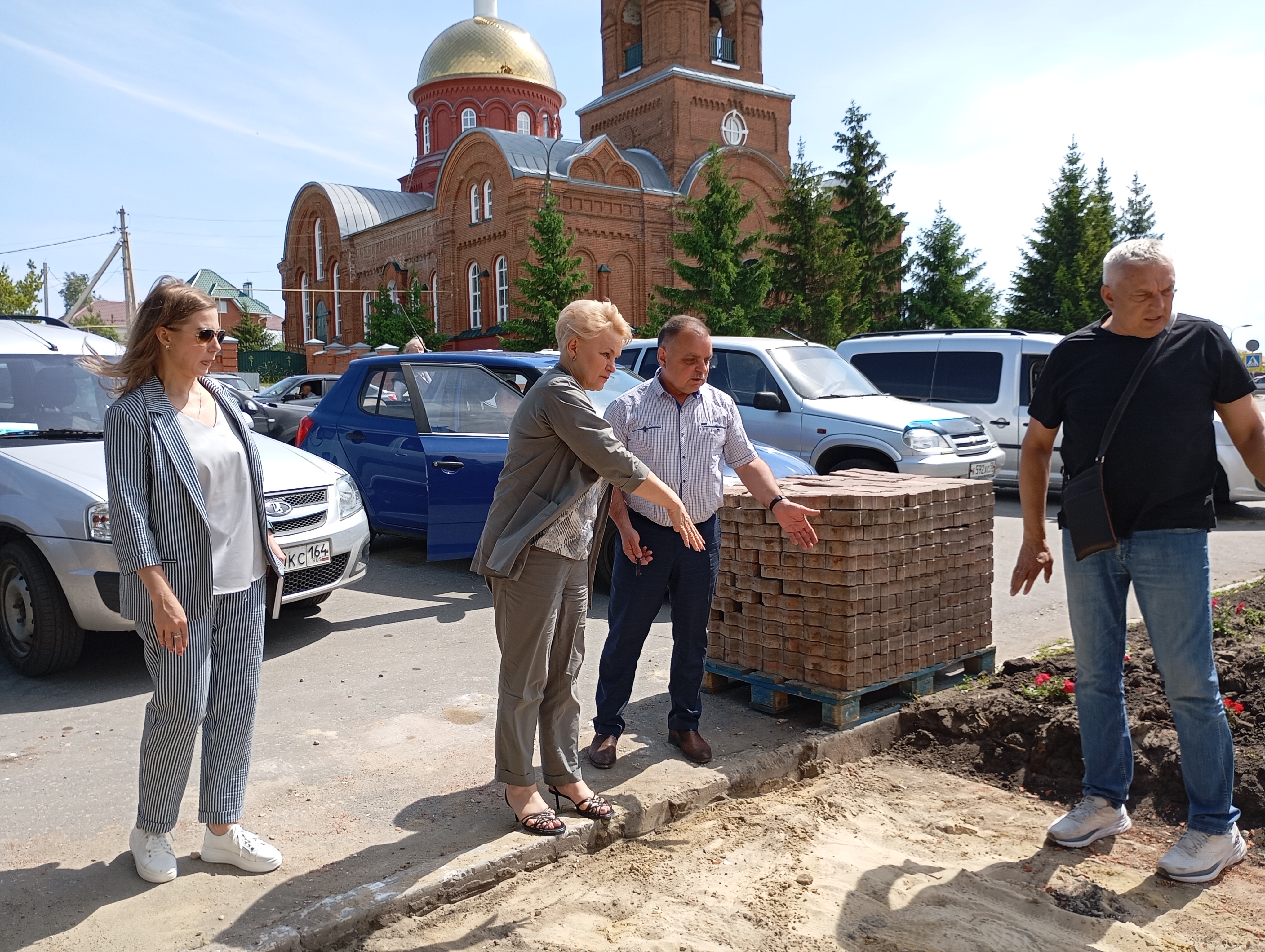 Глава Мокшанского района А.В. Решетченко провела рабочую планерку на объекте "Благоустройство Аллеи Трудовой Славы" 