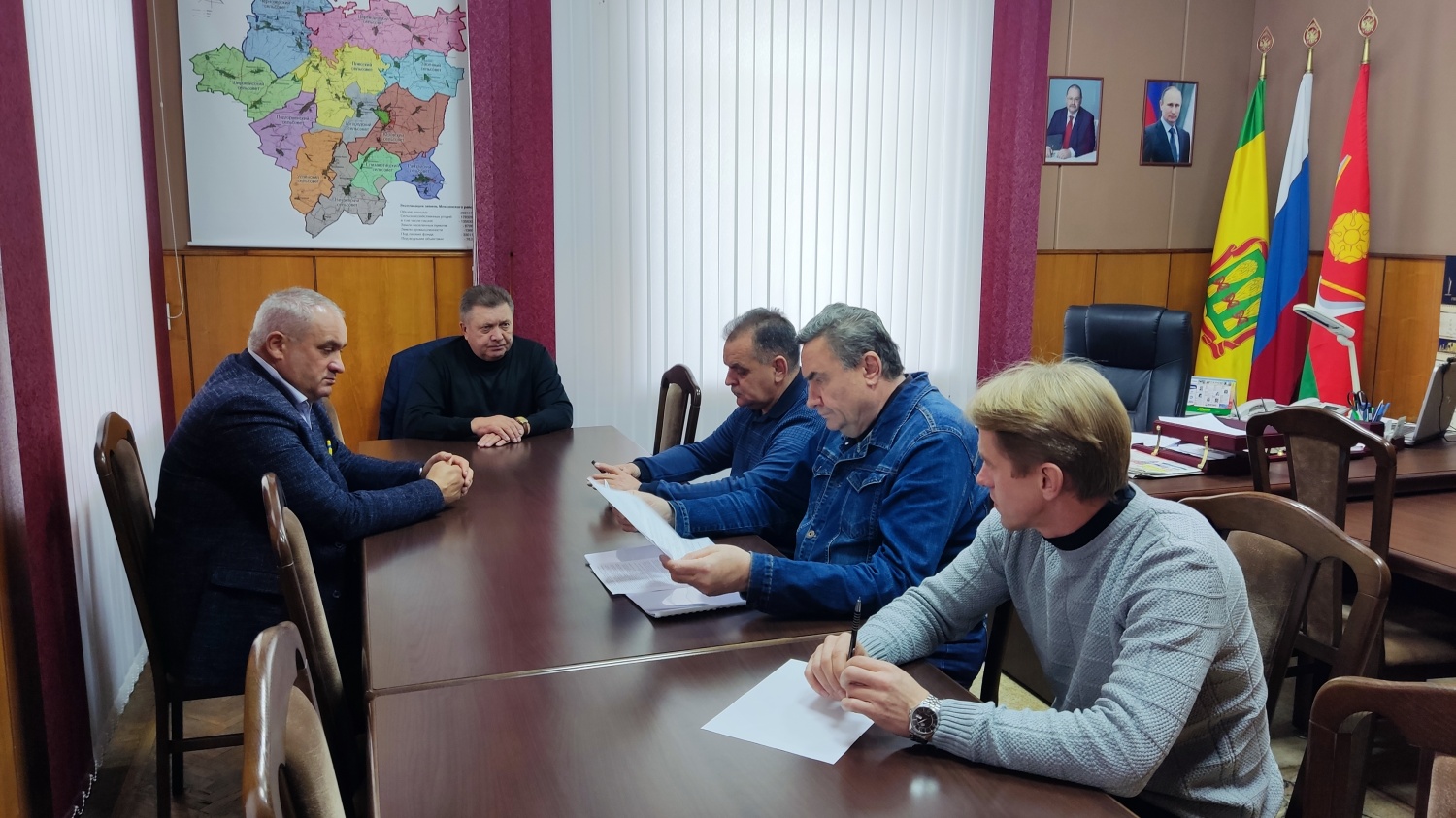 12.10.2023 в администрации Мокшанского района провели Градосовет. 12.10.2023 в администрации Мокшанского района провели Градосовет.