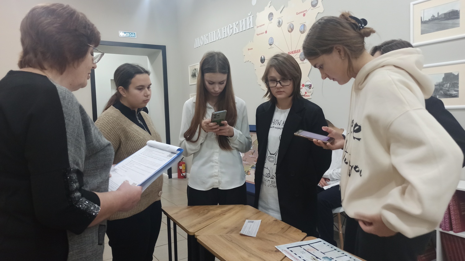 Исторический квест "Легенды и были Мокшанского края" сегодня посетили учащиеся 9 "А" и 9 "В" классов МБОУ СОШ № 2 им. А.Г. Малышкина.
