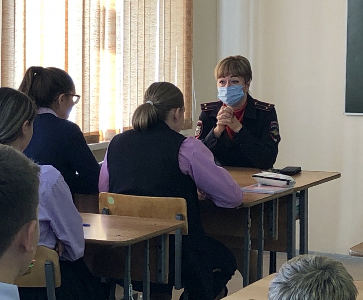17 сентября с учащимися 8 «а» класса МБОУ СОШ 1 состоялся откровенный разговор «Правомерный досуг подростка. Маршруты выходного дня». 17 сентября с учащимися 8 «а» класса МБОУ СОШ 1 состоялся откровенный разговор «Правомерный досуг подростка. Маршруты выходного дня».