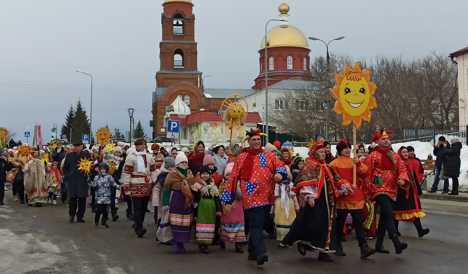 Сотрудники библиотеки 17 марта приняли участие в «Масленичном разгуляе». 
