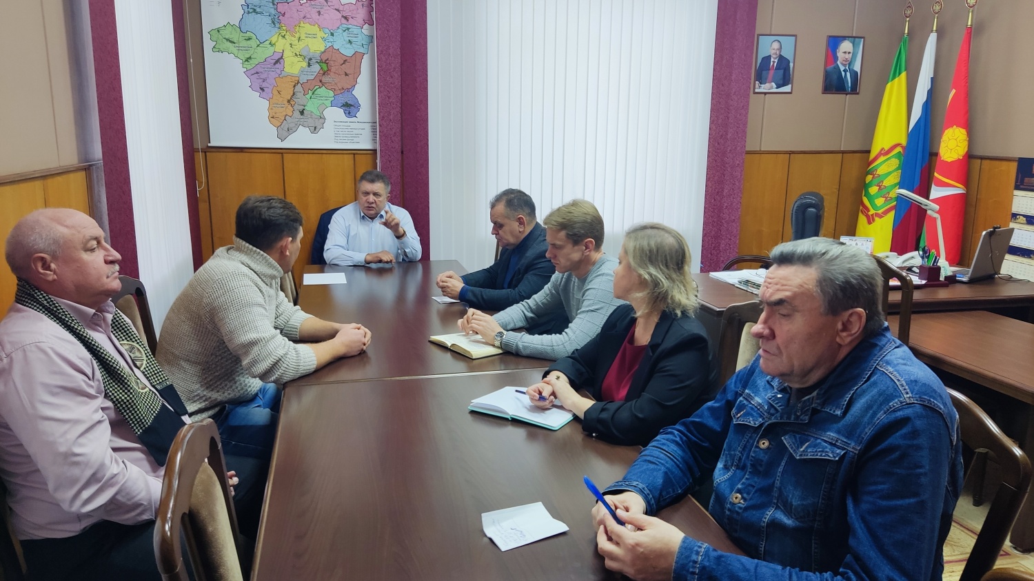 07.11.2023 глава Мокшанского района Н.Н.Тихомиров провел рабочее совещание