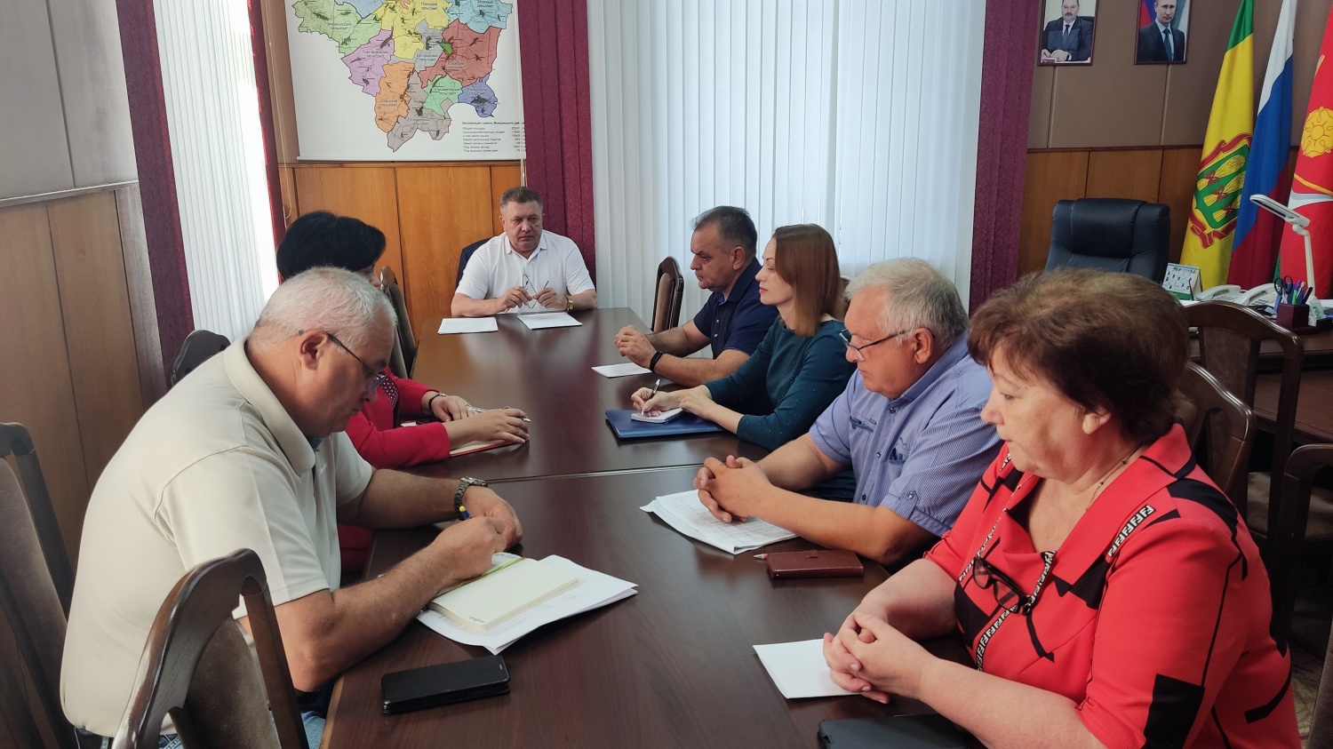 Глава Мокшанского района Н.Н.Тихомиров провел рабочую планерку Глава Мокшанского района Н.Н.Тихомиров провел рабочую планерку