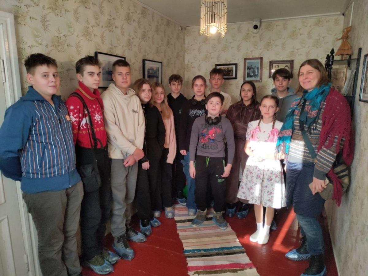 ШКОЛЬНИКИ ИЗ МОСКВЫ ПОСЕТИЛИ МУЗЕЙ ПИСАТЕЛЯ