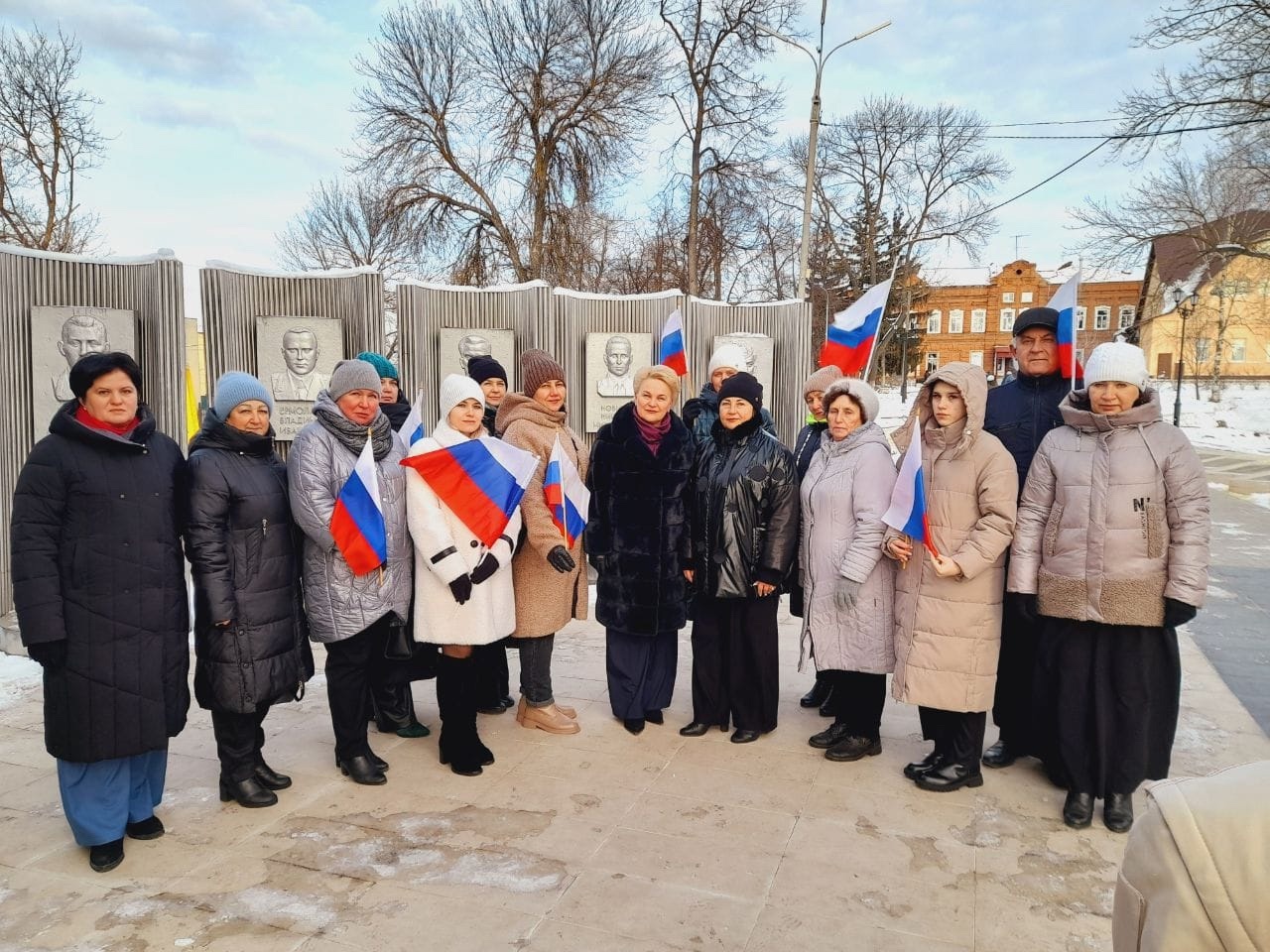 Исполняющий полномочия главы Мокшанского района Решетченко А.В. приняла участие в патриотическом мероприятие, приуроченное ко Дню Героев Отечества.