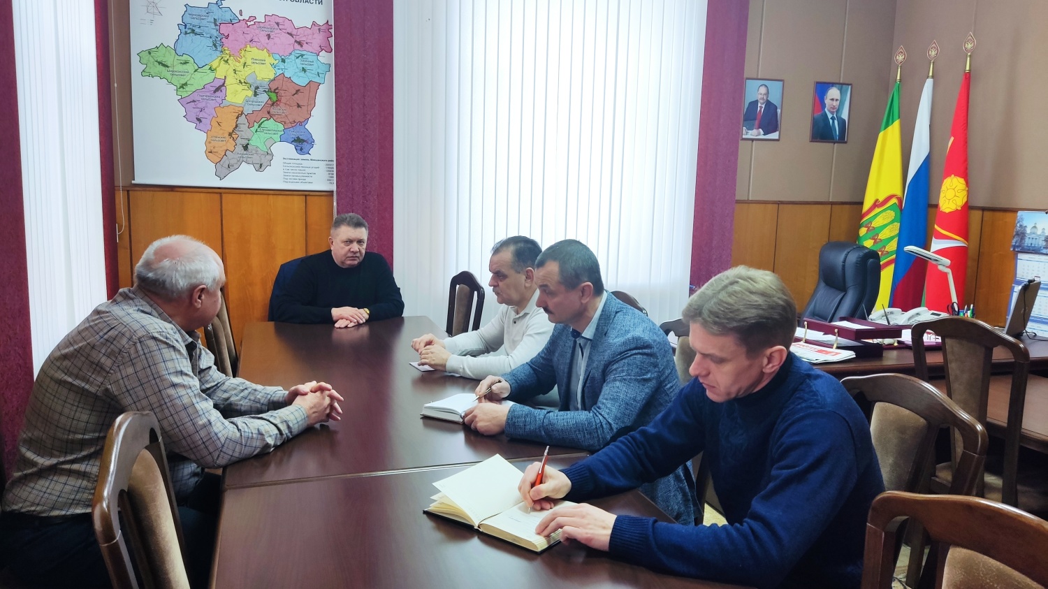 Глава Мокшанскогорайона Н.Н.Тихомиров провел совещание по предупреждению прохождения весеннего в текущем году.
