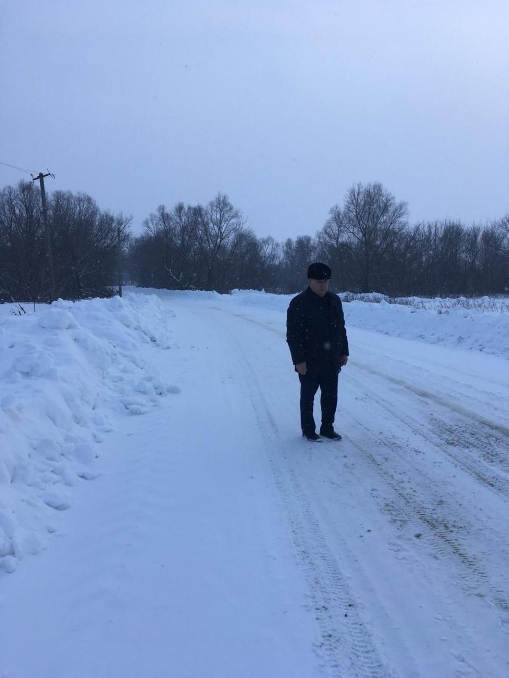 Глава Мокшанского района Тихомиров Н.Н. по обращениям жителей лично проверил качество уборки от снега дороги Нечаевка-Отрадный. Глава Мокшанского района Тихомиров Н.Н. по обращениям жителей лично проверил качество уборки от снега дороги Нечаевка-Отрадный.