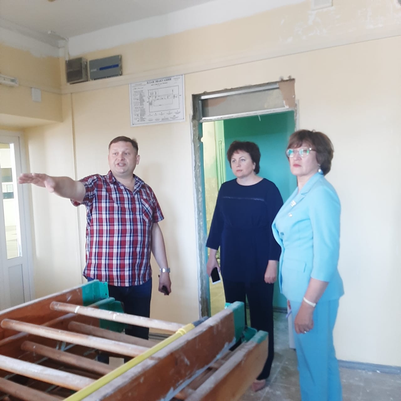 В рамках приоритетного национального проекта «Образование» ведутся работы по капитальному ремонту спортивного зала МБОУ СОШ N 1 р.п.Мокшан. В рамках приоритетного национального проекта «Образование» ведутся работы по капитальному ремонту спортивного зала МБОУ СОШ N 1 р.п.Мокшан.