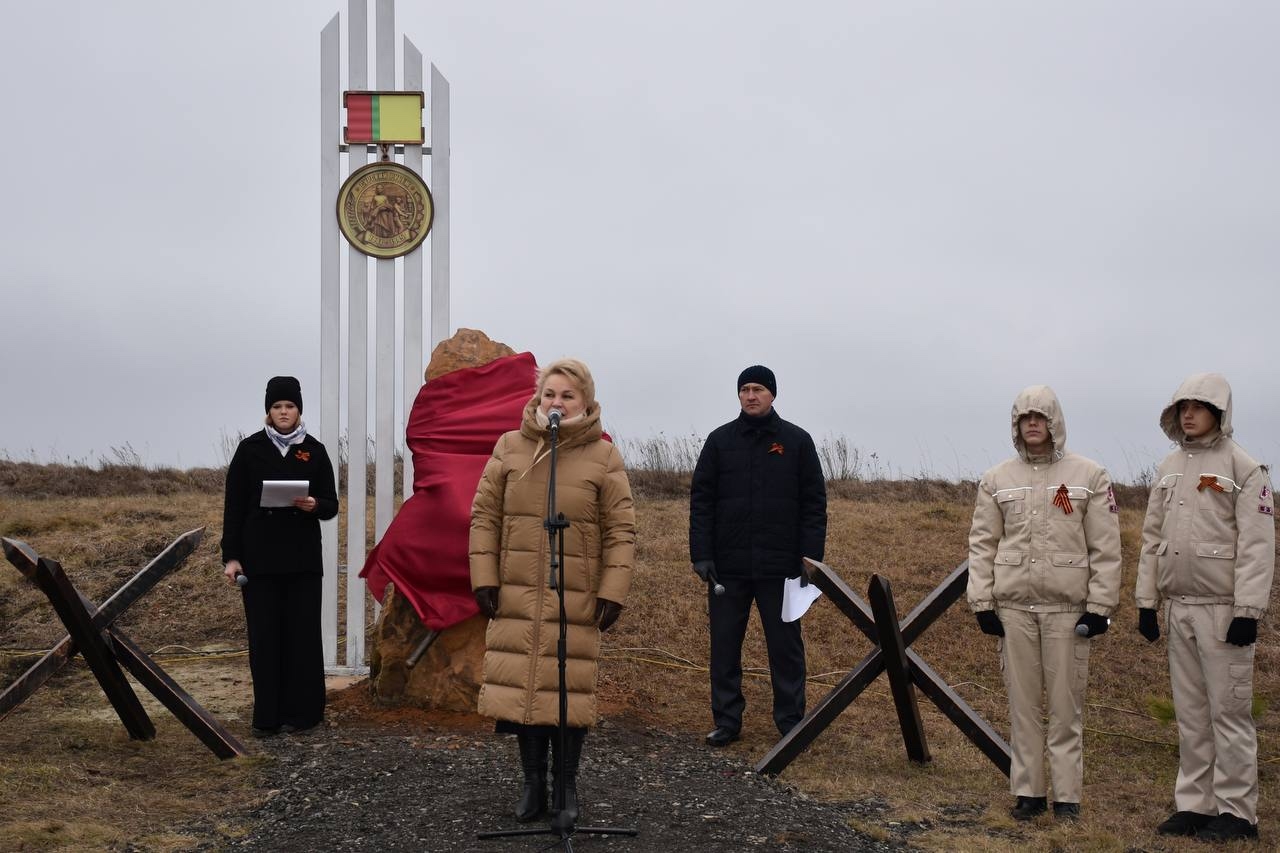 Состоялось важное и значимое событие - открытие памятного знака « Сурский рубеж » в селе Елизаветино Состоялось важное и значимое событие - открытие памятного знака « Сурский рубеж » в селе Елизаветино