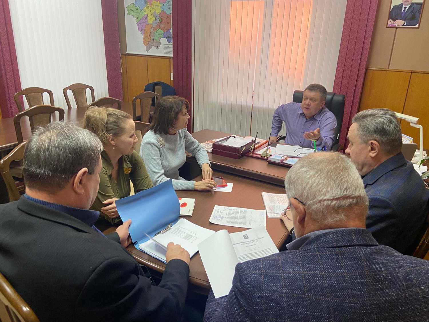Глава Мокшанского района Н.Н.Тихомиров провел совещание по вопросу реконструкции сторожевой башни в р.п.Мокшан. Глава Мокшанского района Н.Н.Тихомиров провел совещание по вопросу реконструкции сторожевой башни в р.п.Мокшан.