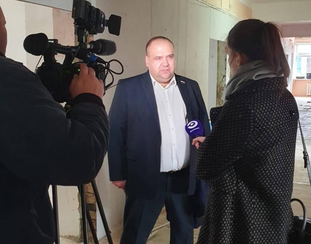 Депутат Фракции "Единая Россия" В Собрании представителей Мокшанского района Алексей Елисеев посетил стационар детского отделения Мокшанской районной больницы, где начался капитальный ремонт.