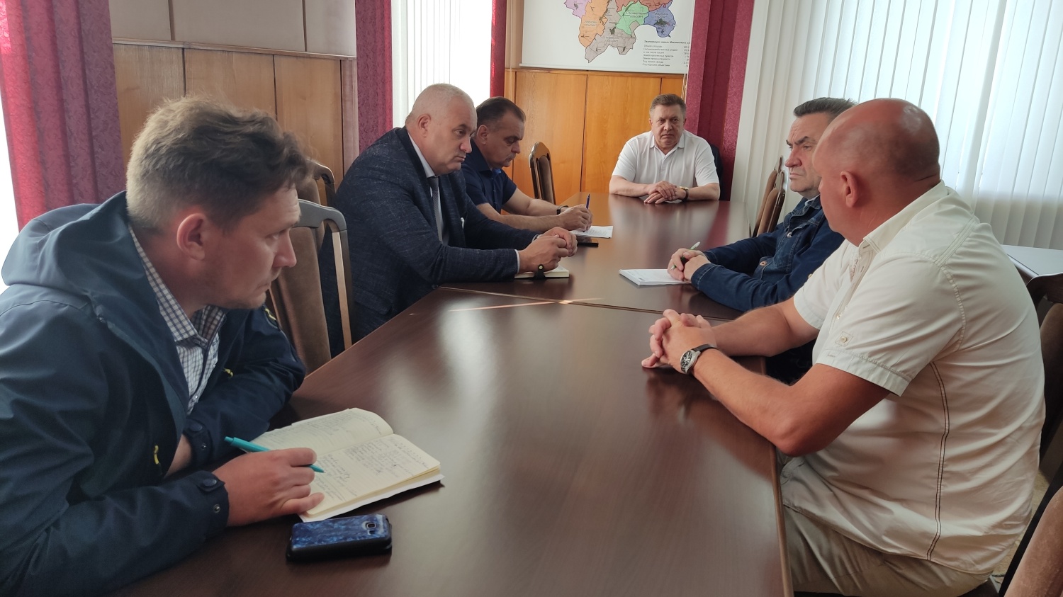 30.05.2023 глава Мокшанского района Н.Н.Тихомиров провел рабочее совещание с ресурсоснабжающими организациями Мокшанского района.