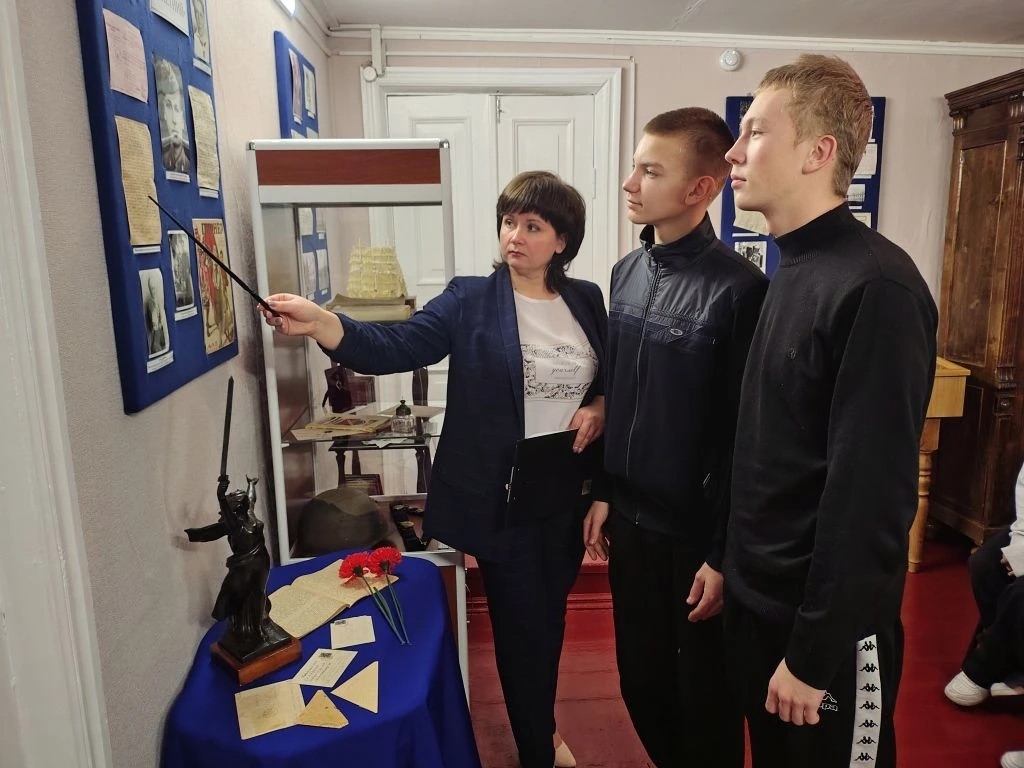 Прошла тематическая экскурсия «Навеки восемнадцатилетний» Прошла тематическая экскурсия «Навеки восемнадцатилетний»