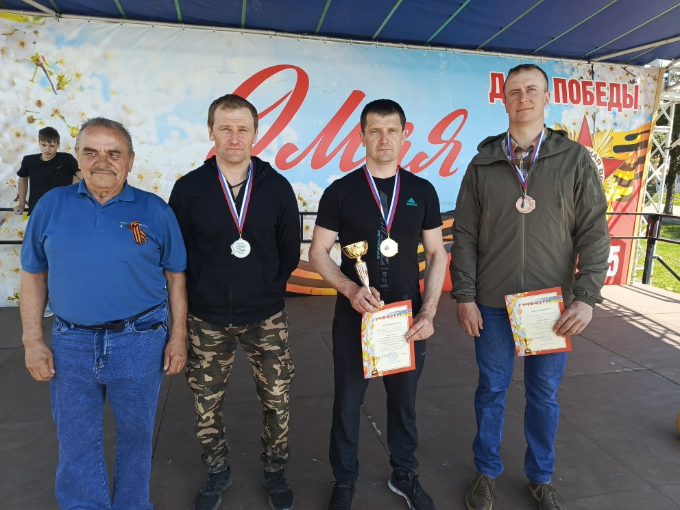 Прошли открытые соревнования р.п. Мокшан по гиревому спорту в дисциплине «Армейский рывок»