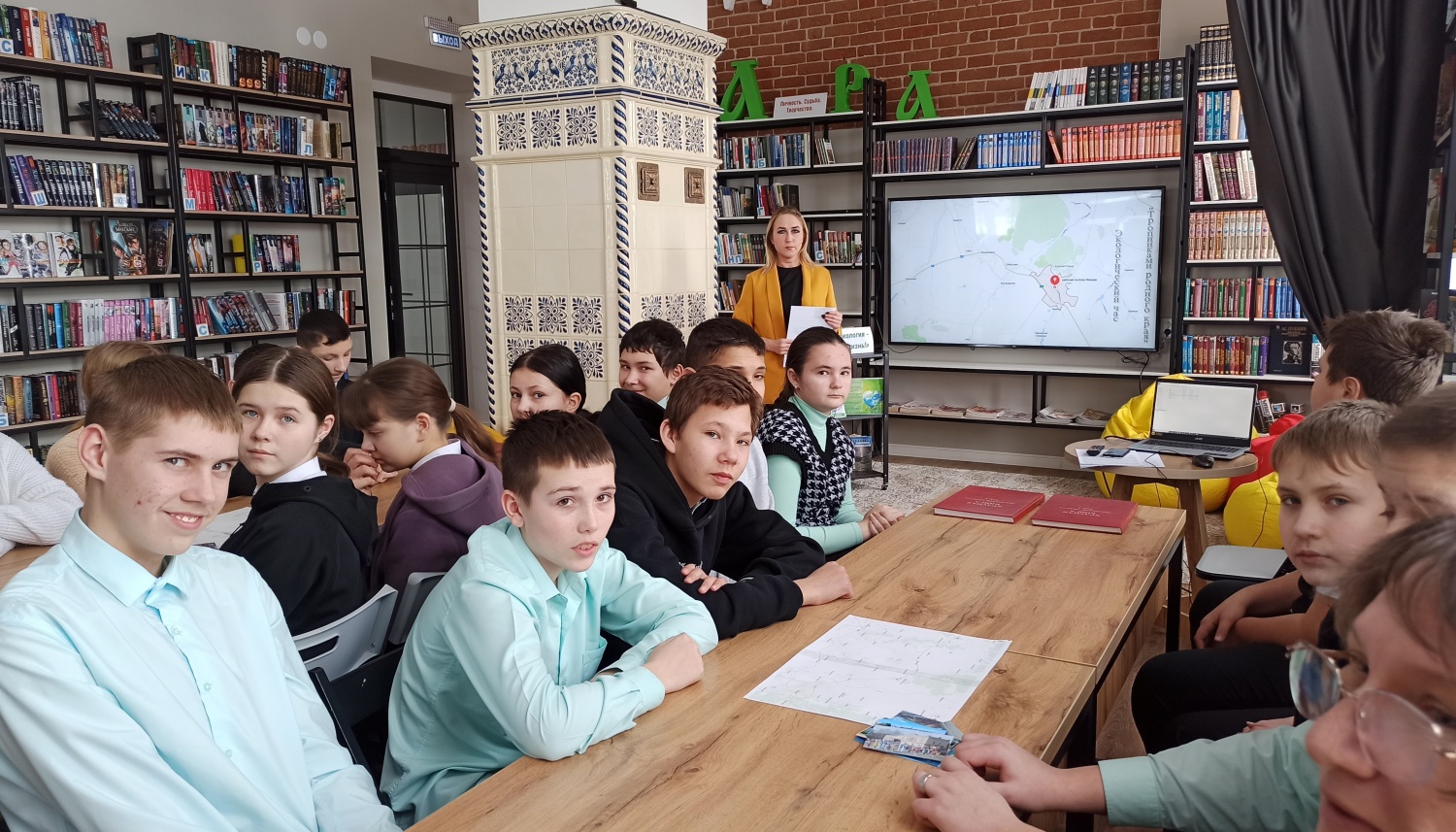 В районной библиотеке прошел экологический час "Тропинками родного края" 