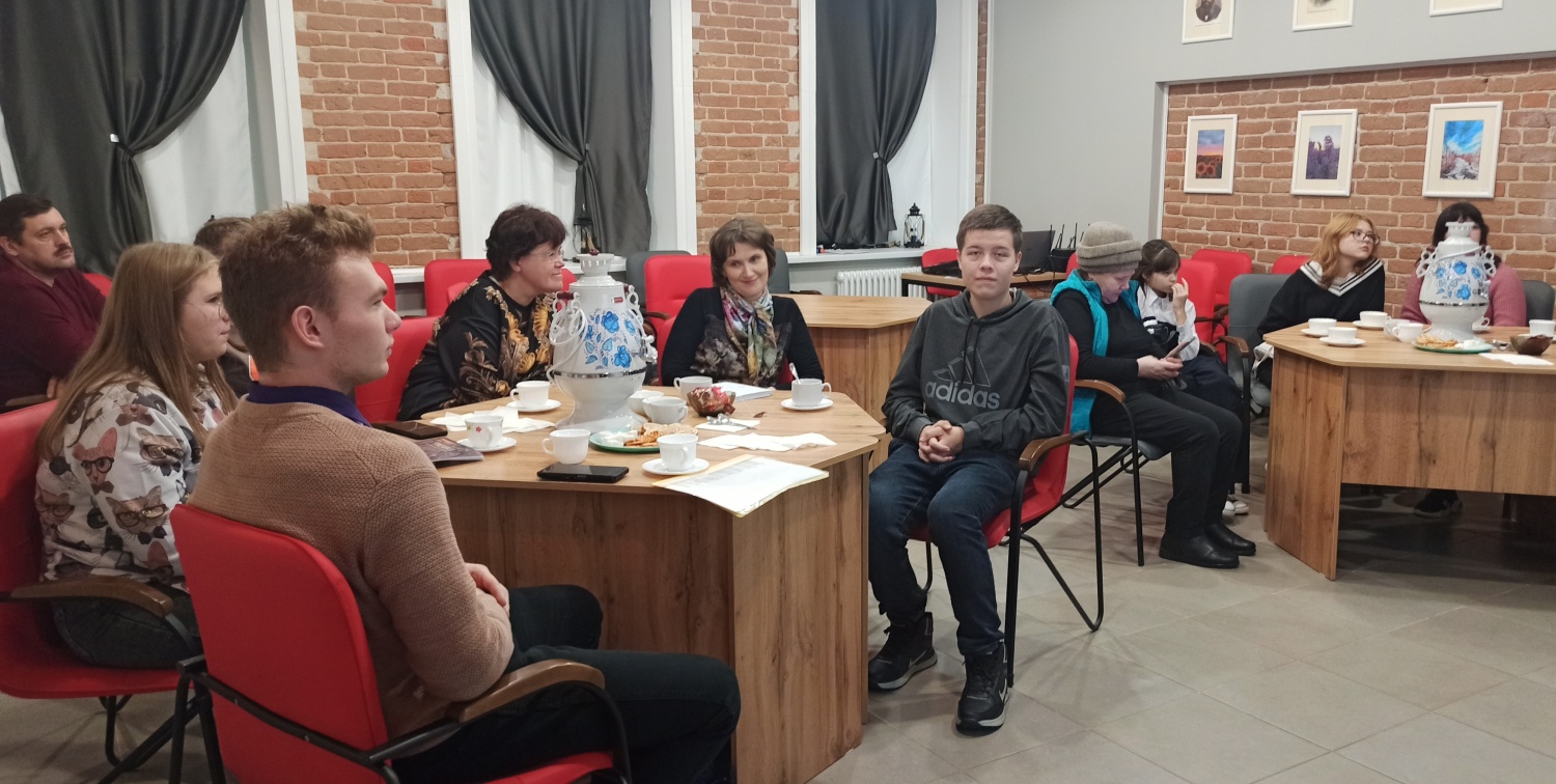 Долгожданная встреча участников БиблиоКафе "ГурмэМок" традиционно состоялась в последнее воскресенье месяца.