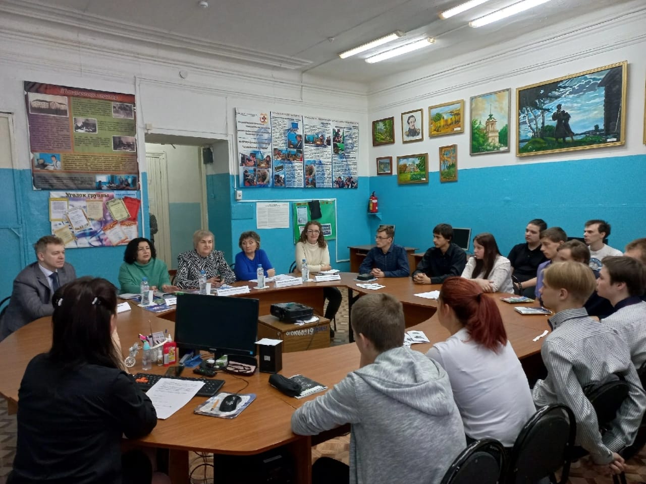 18.11.2022г. Мокшанский техникум интернат провел традиционное заседание «круглого стола» на тему: «День правовой помощи детям». 18.11.2022г. Мокшанский техникум интернат провел традиционное заседание «круглого стола» на тему: «День правовой помощи детям».