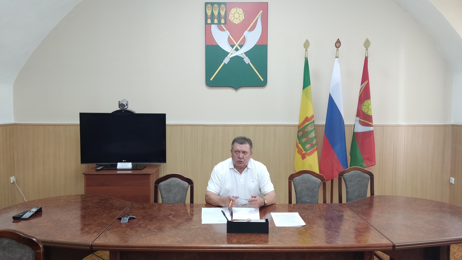 Глава Мокшанского района Н.Н.Тихомиров провел оперативное совещание