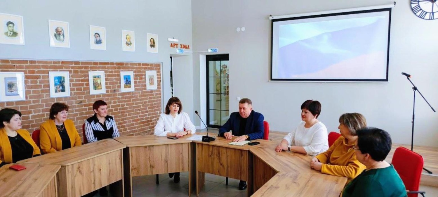 В среду, 28 февраля 2024 года, провел встречу с трудовым коллективом МБУК «Мокшанская центральная районная библиотека». В среду, 28 февраля 2024 года, провел встречу с трудовым коллективом МБУК «Мокшанская центральная районная библиотека».
