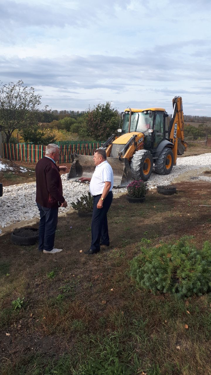 Глава Мокшанского района Н.Н. Тихомиров проконтролировал ход выполненных работ по ремонту дороги д. Пяша. Глава Мокшанского района Н.Н. Тихомиров проконтролировал ход выполненных работ по ремонту дороги д. Пяша.