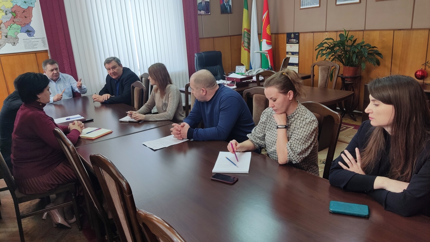 Глава Мокшанского района Н.Н. Тихомиров провел совещание по вопросу работы теплоснабжающей организации в р.п.Мокшан.