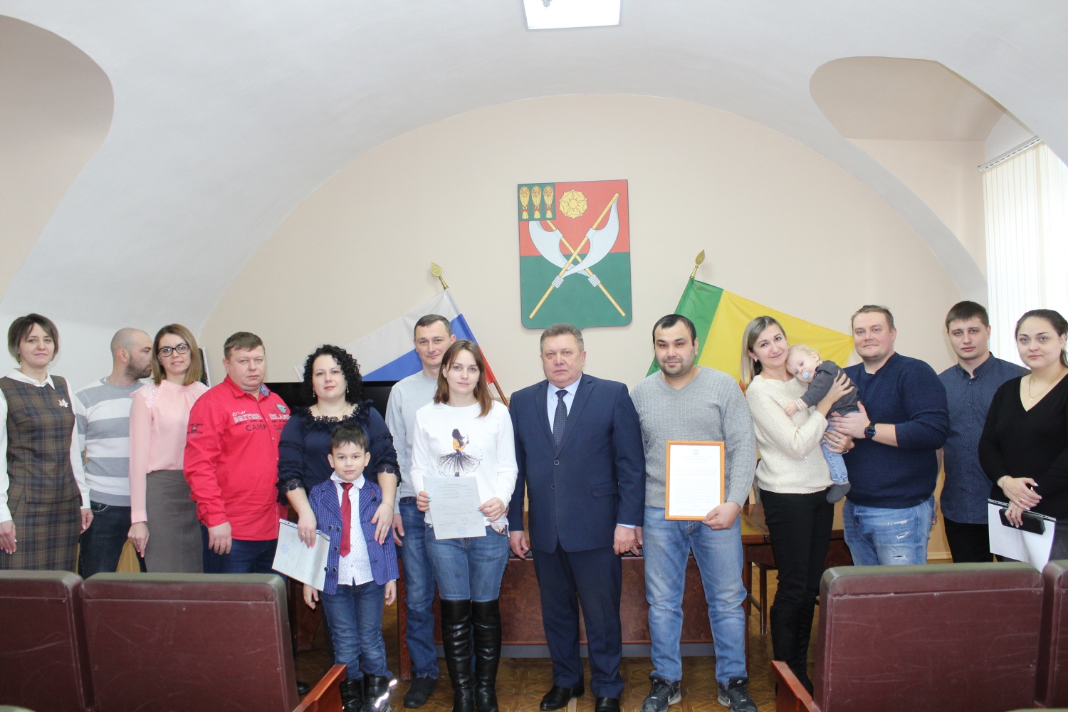 Сегодня, 19 января, произошло событие радостное и долгожданное — вручение губернаторских жилищных сертификатов молодым семьям! 