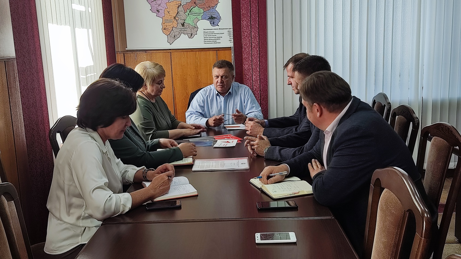 В администрации Мокшанского района провели заседание совета по содействию российскому движению детей и молодёжи.