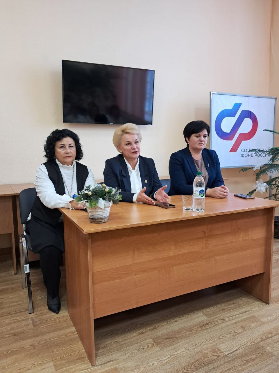 Исполняющий полномочия главы Мокшанского района Решетченко А.В. провела встречу с сотрудниками клиентской службы в Мокшанском районе Отделения СФР по Пензенской.
