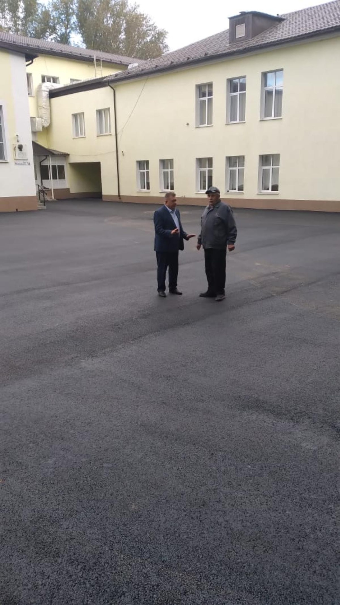 Главой Мокшанского района Н.Н.Тихомировым проверено благоустройство  МБОУ СОШ им. Загоскина М.Н. к началу нового учебного года.