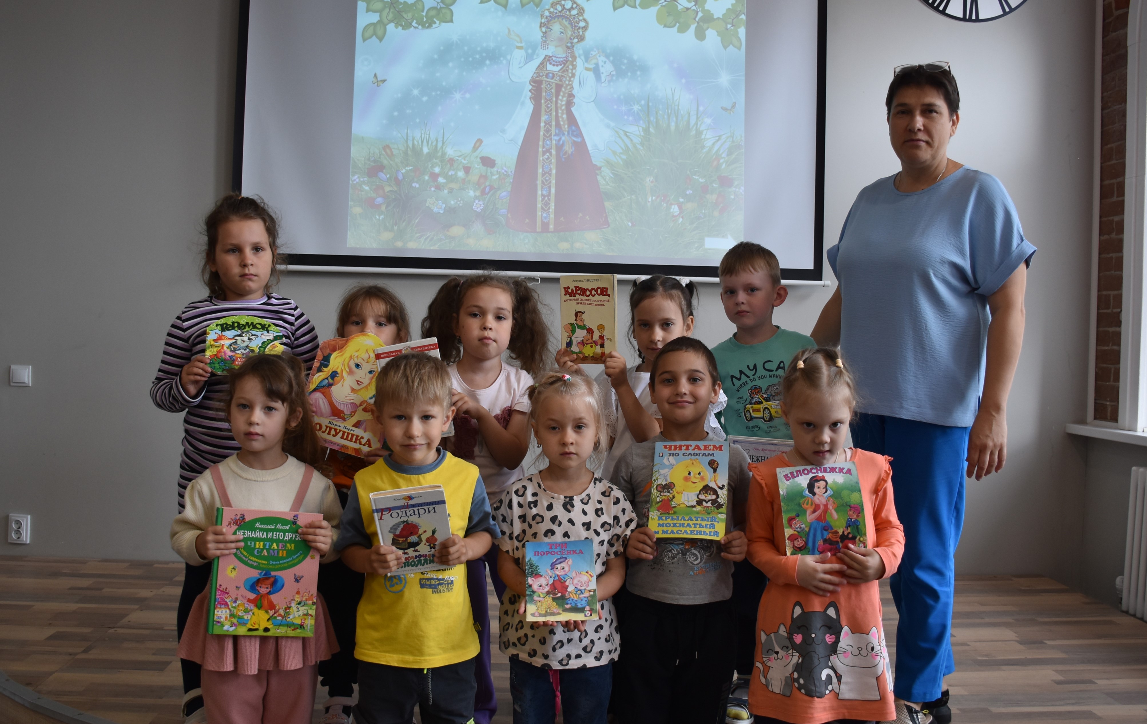 В районной библиотеки провели путешествие по страницам любимых книг «В гости к сказкам»