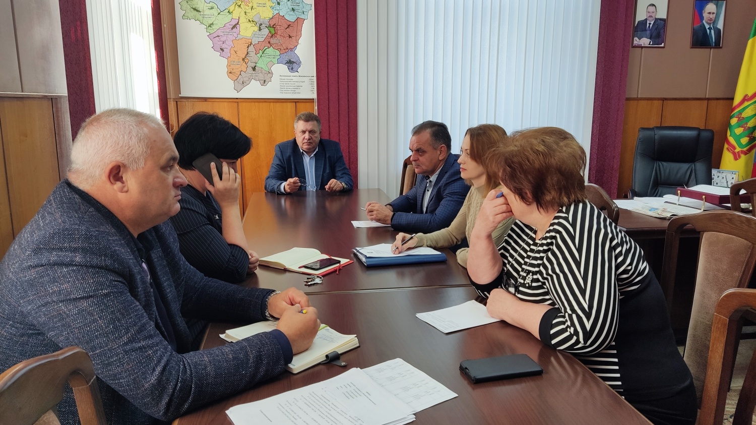 Глава Мокшанского района Н.Н.Тихомиров провел рабочую планерку Глава Мокшанского района Н.Н.Тихомиров провел рабочую планерку
