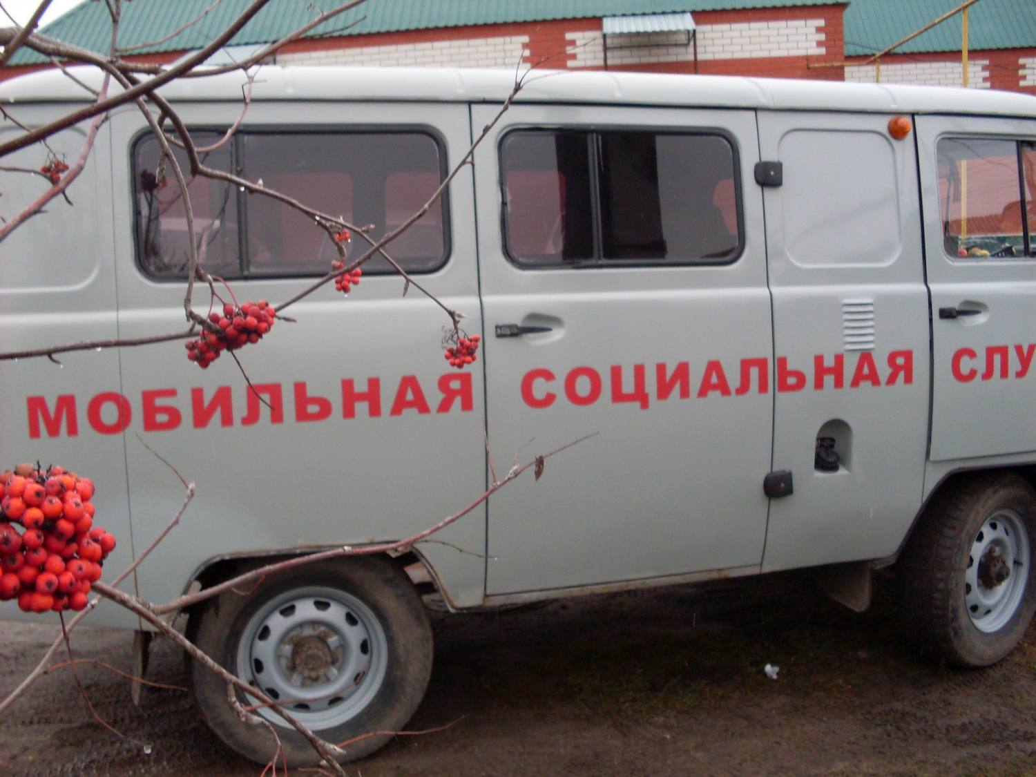 В КЦСОН Мокшанского района продолжает работу «мобильная бригада» по оказанию социальных услуг нуждающимся гражданам в отдаленных селах района.