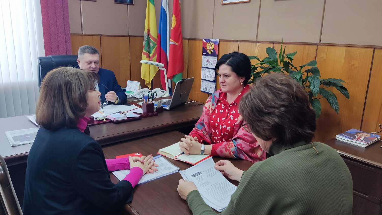 Глава Мокшанского района Н.Н.Тихомиров провел рабочее совещание. Глава Мокшанского района Н.Н.Тихомиров провел рабочее совещание.