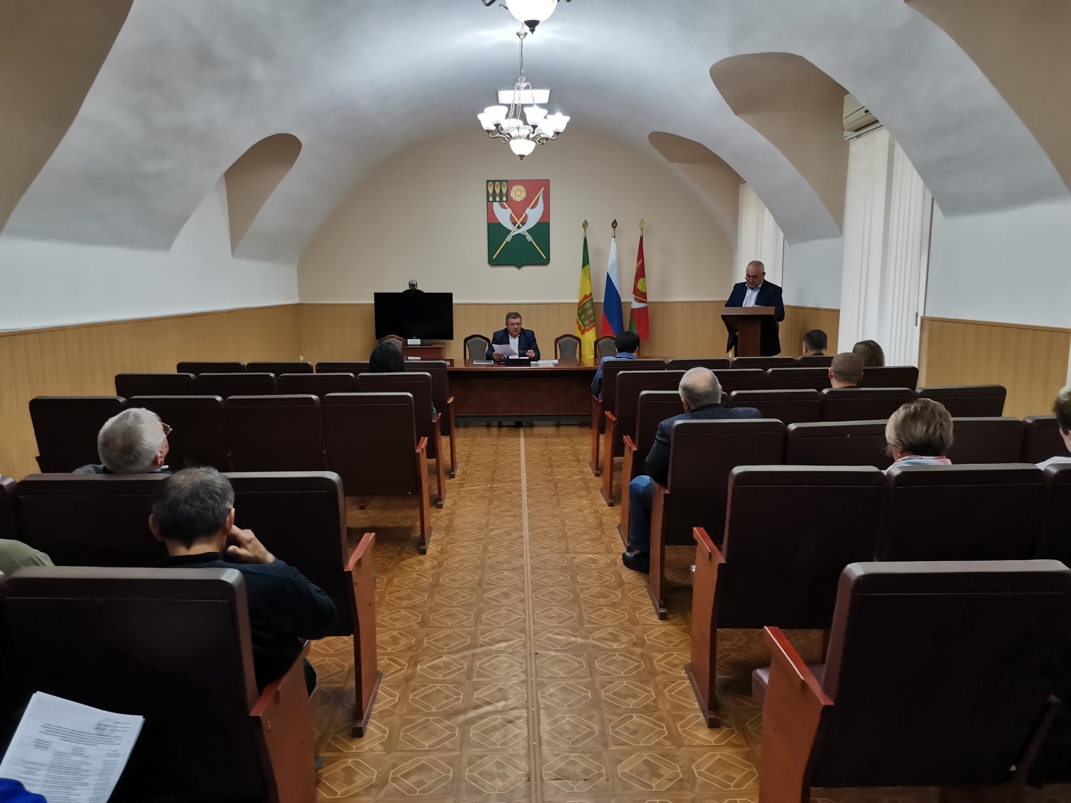 Глава Мокшанского района Н.Н.Тихомиров провел совещание