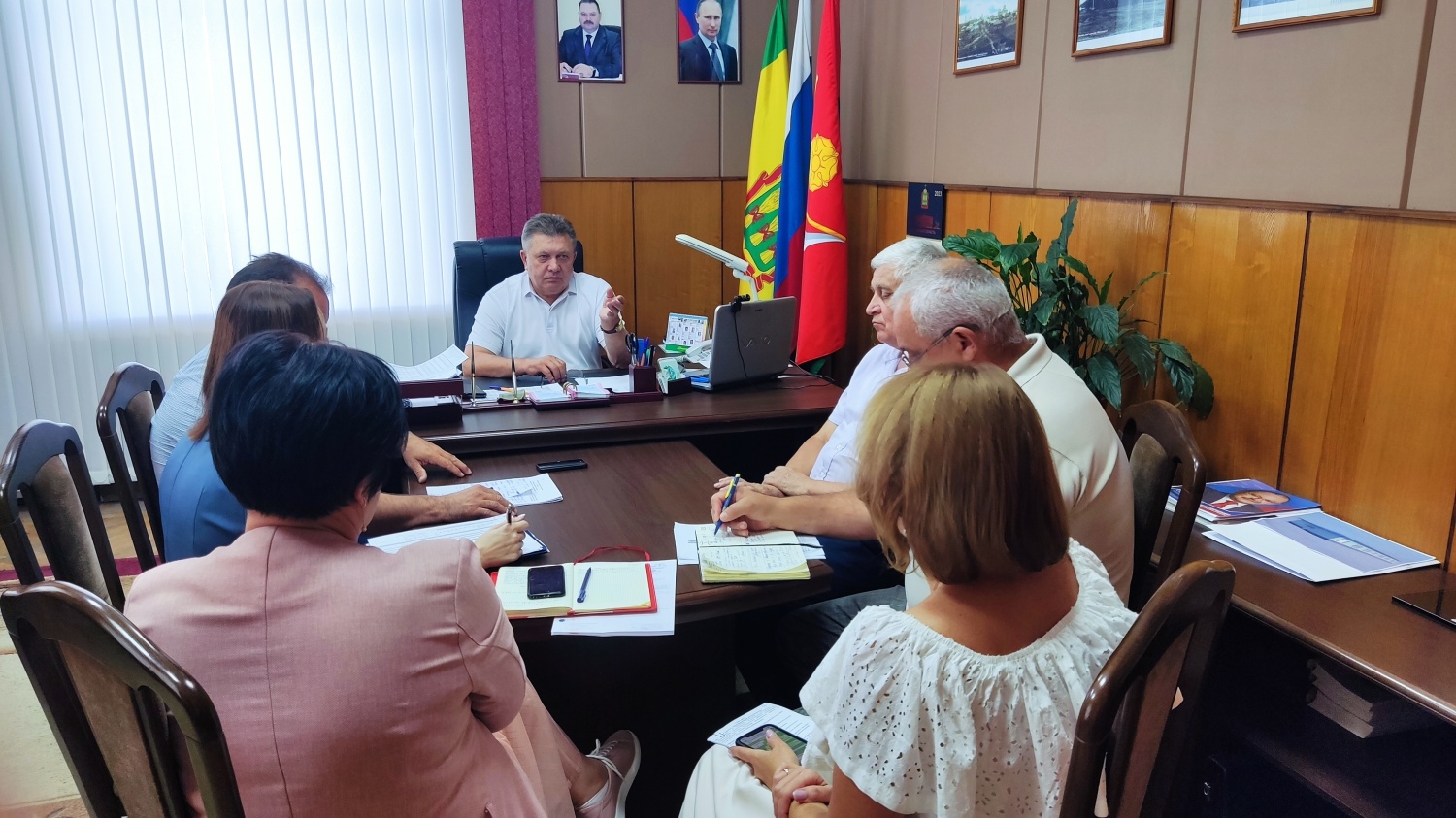 09.08.2023 глава Мокшанского района Н.Н. Тихомиров провел рабочее совещание
