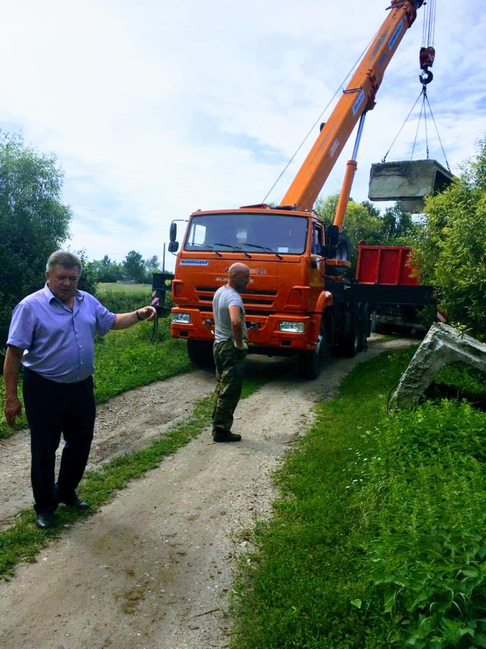 Глава Мокшанского района Н.Н. Тихомиров побывал на стройплощадке моста через реку Медаевка Глава Мокшанского района Н.Н. Тихомиров побывал на стройплощадке моста через реку Медаевка