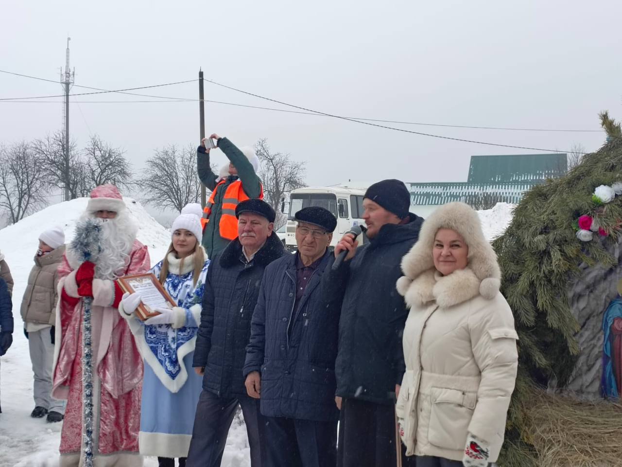 Исполняющий полномочия главы Мокшанского района Решетченко А.В. приняла участие в зимнем православном празднике "Рождественская сказка" в с. Елизино Царевщинского сельсовета.