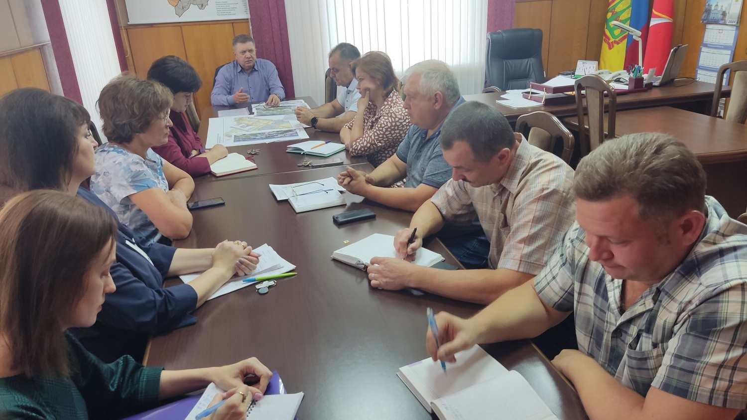 Глава Мокшанского района Н. Н.Тихомиров провел совещание по социально-экономическим вопросам