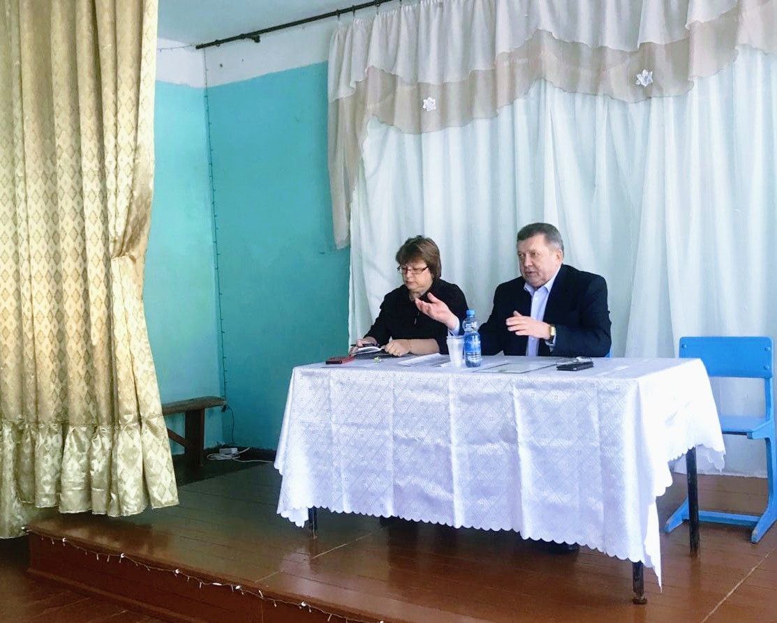 Провел встречу с населением Чернозерского сельсовета в селах Чернозерье и Долгоруково. Провел встречу с населением Чернозерского сельсовета в селах Чернозерье и Долгоруково.