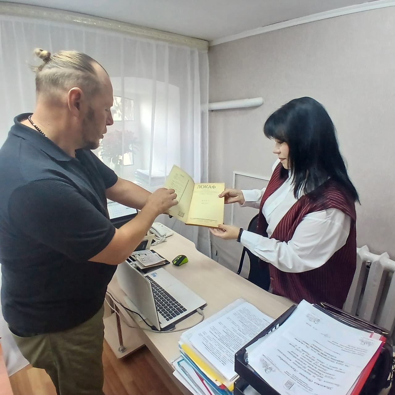 Александр Растов из Москвы, наш земляк, подарил музею Александра Малышкина редкие экспонаты