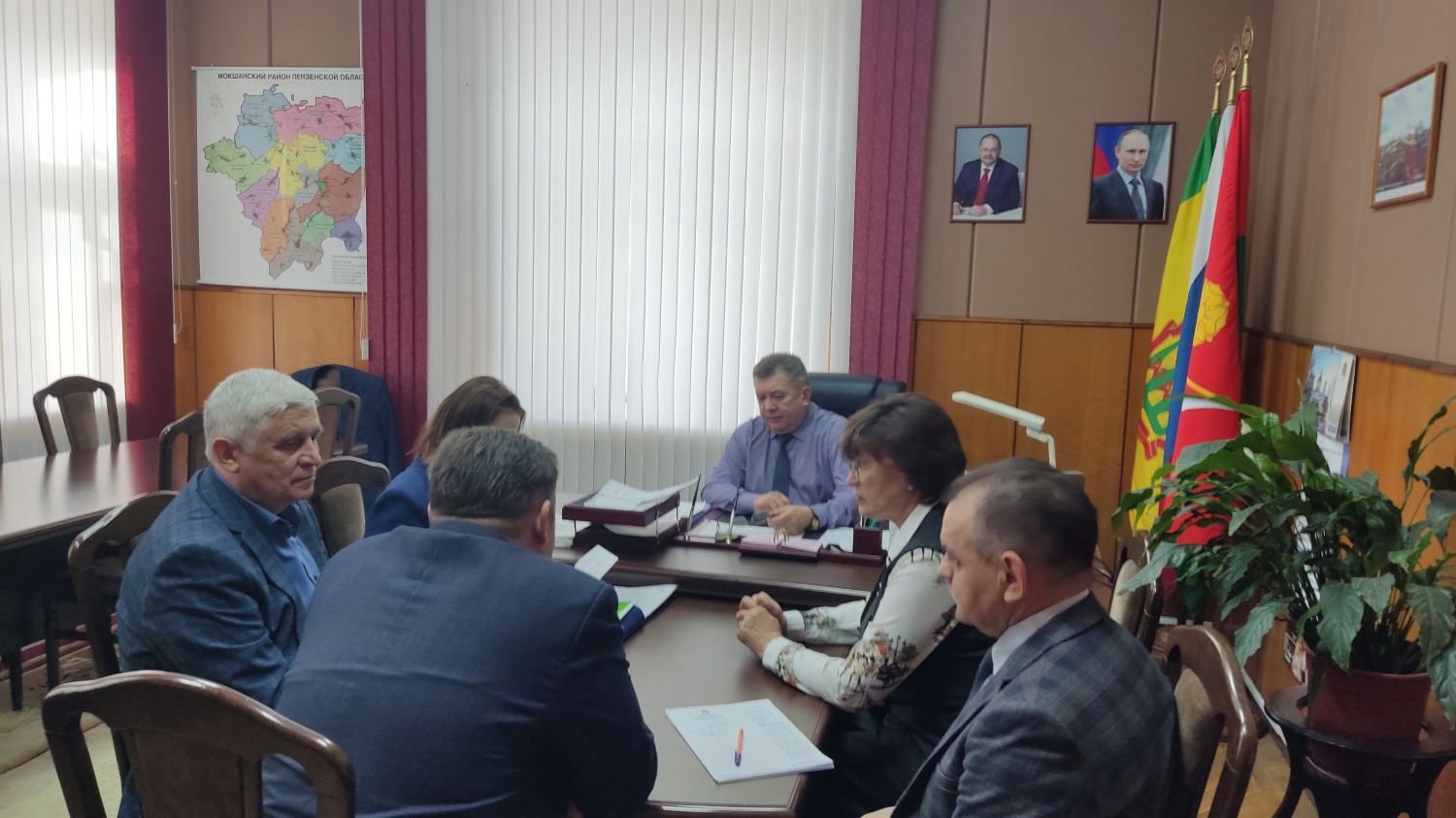 Глава Мокшанского района Н.Н.Тихомиров провёл совещание