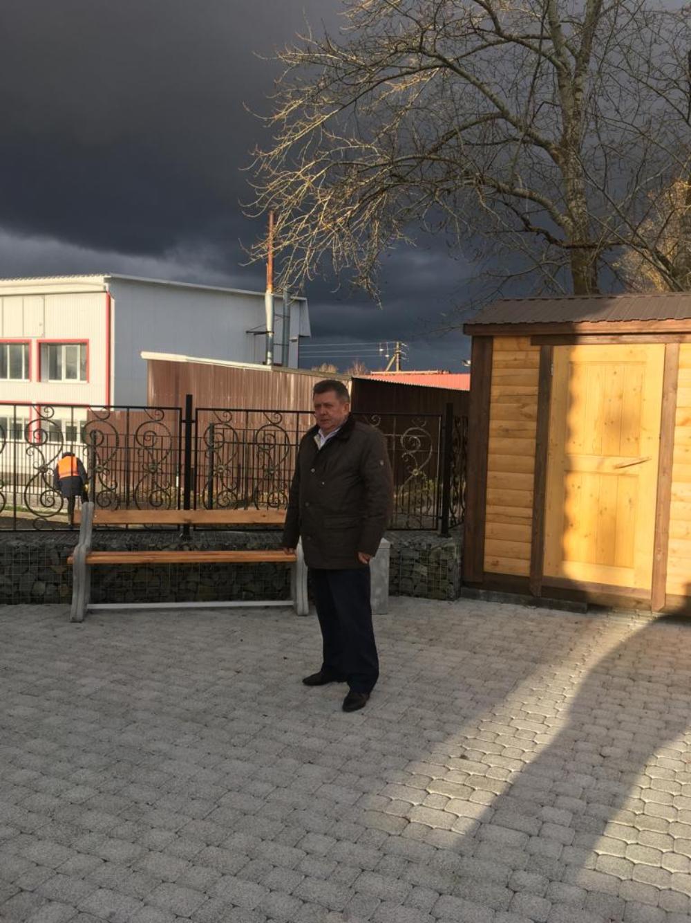 Глава Мокшанского района Н.Н.Тихомиров проконтролировал ход работ по подготовки к открытию «Сторожевой башни» на историческом валу в р.п.Мокшан. Глава Мокшанского района Н.Н.Тихомиров проконтролировал ход работ по подготовки к открытию «Сторожевой башни» на историческом валу в р.п.Мокшан.