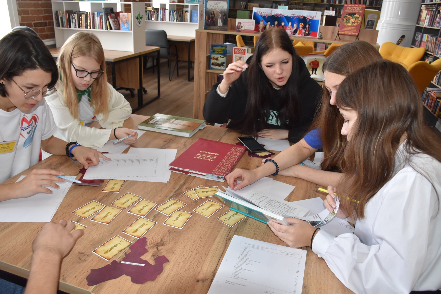 Творческая лаборатория «Ремёсла Мокшанского края» в библиотеке