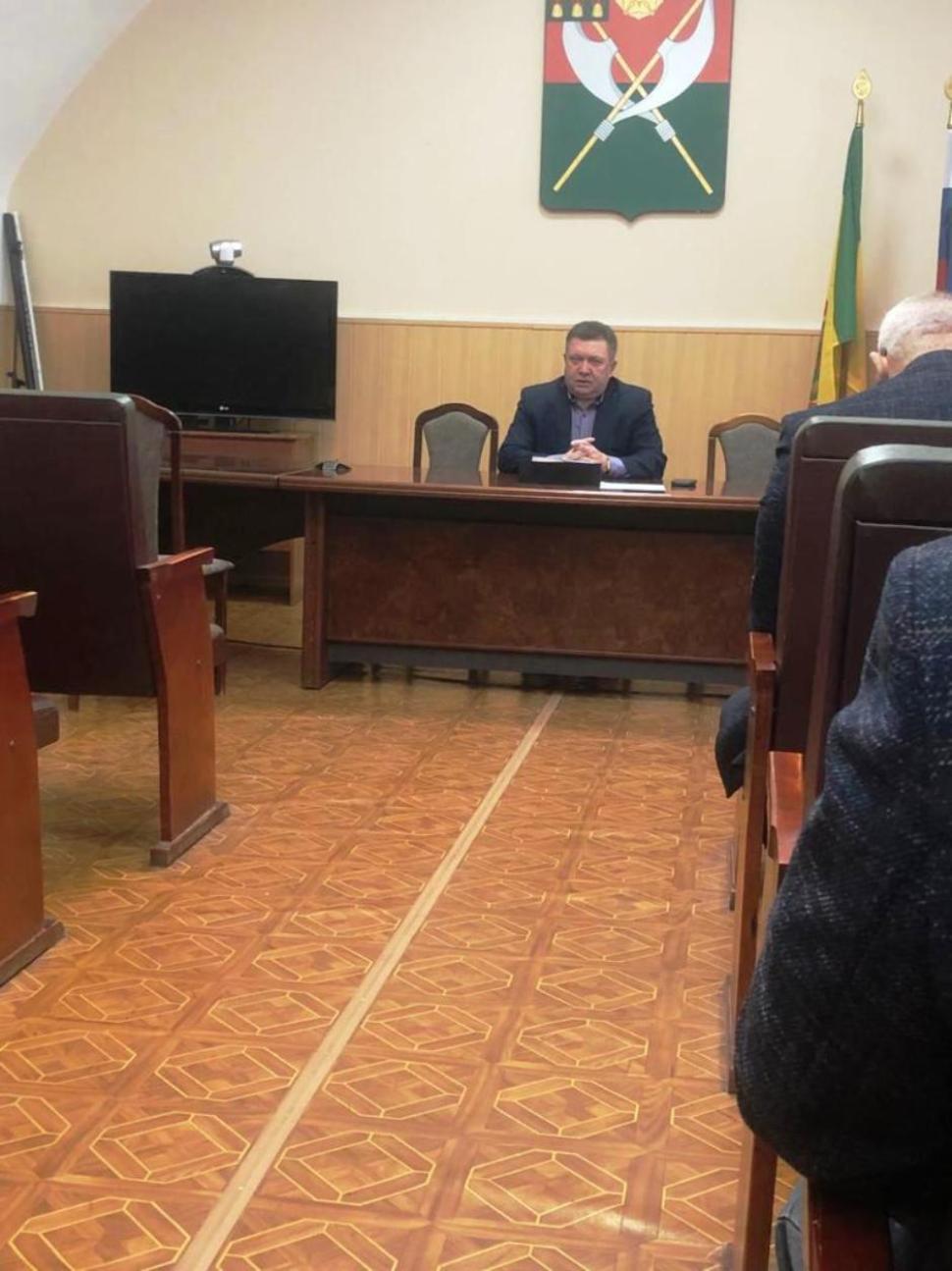 Глава Мокшанского района Н. Н. Тихомиров провел планёрку с руководителями учреждений, организаций и предприятий. Глава Мокшанского района Н. Н. Тихомиров провел планёрку с руководителями учреждений, организаций и предприятий.