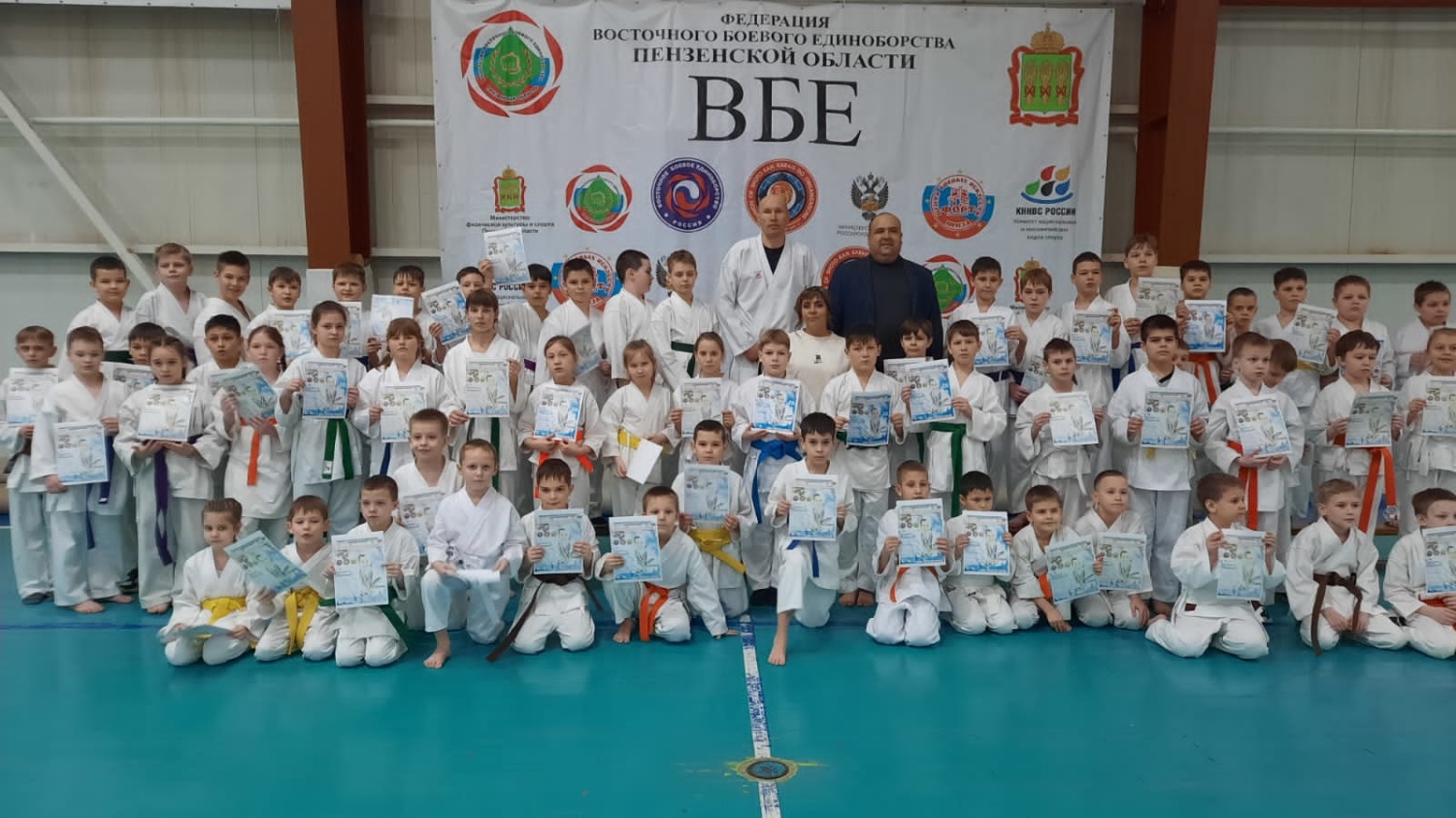 Мокшанские спортсмены восточного боевого единоборства 27-28 января в физкультурно-оздоровительного комплексе "Звезда" г. Пензы принимали участие в учебно-тренировочном семинар по восточному боевому единоборству. Мокшанские спортсмены восточного боевого единоборства 27-28 января в физкультурно-оздоровительного комплексе "Звезда" г. Пензы принимали участие в учебно-тренировочном семинар по восточному боевому единоборству.