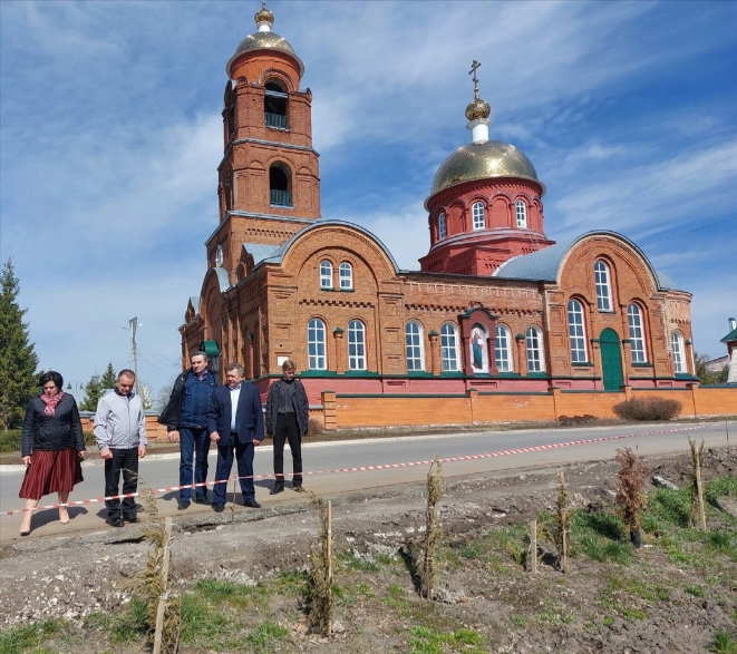 Глава Мокшанского района Н.Н.Тихомиров провёл рейд по благоустройству в р.п.Мокшан.