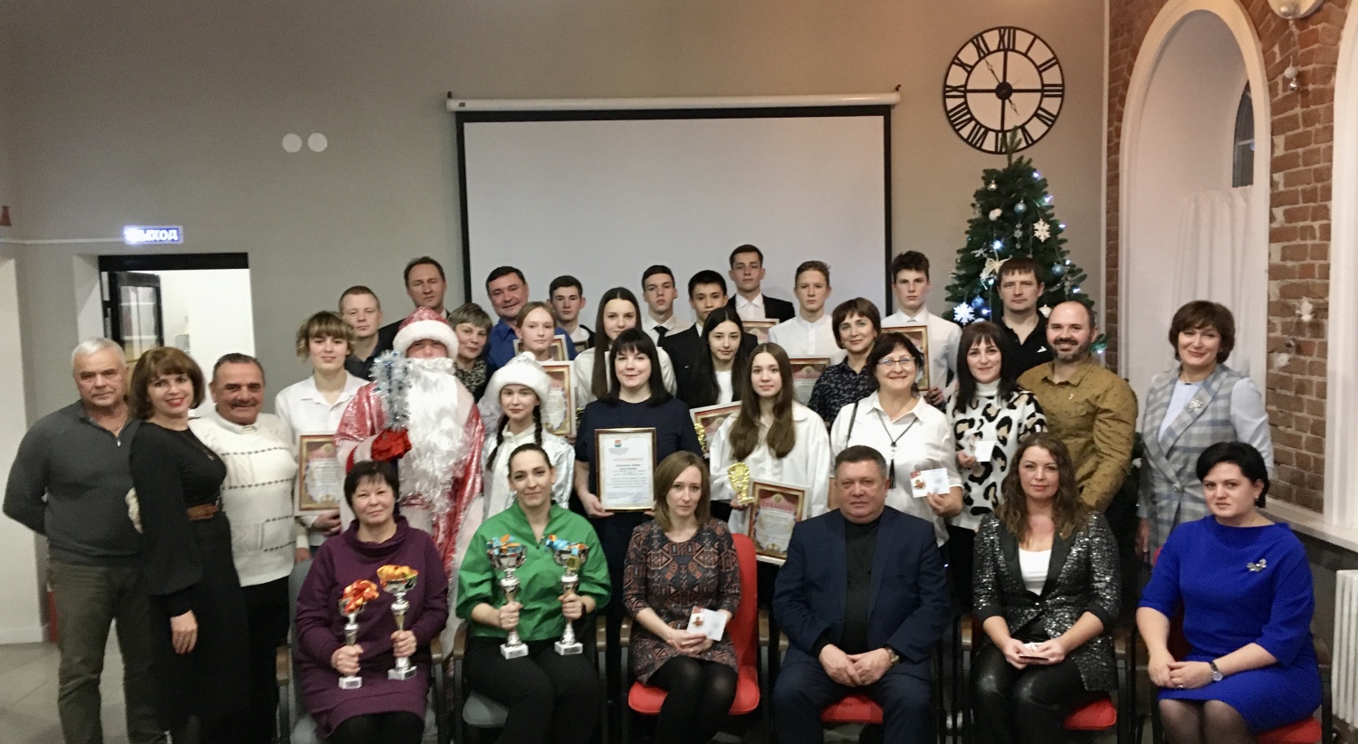 22 декабря в районной библиотеке прошло традиционное торжественное мероприятие, посвященной подведению итогов спортивного года и чествованию лучших спортсменов и работников физической культуры и спорта Мокшанского района. 22 декабря в районной библиотеке прошло традиционное торжественное мероприятие, посвященной подведению итогов спортивного года и чествованию лучших спортсменов и работников физической культуры и спорта Мокшанского района.