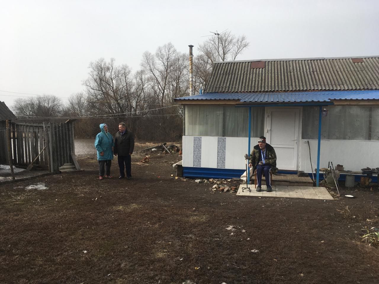 Глава Мокшанского района Тихомиров Н.Н. провел  встречу с жителями улицы Короба села Долгоруково по вопросу обеспечения безопасности населения в период паводка. 